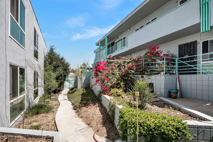 More Photos Of 1776 S Rimpau Blvd, Los Angeles Apartments For Sale
