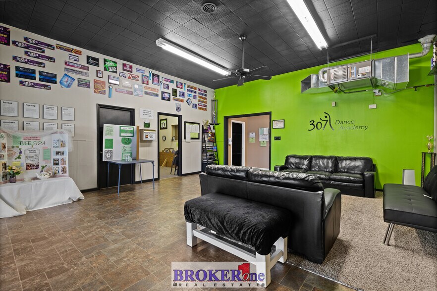 More Photos Of 225 N Wolcott St, Casper Flex For Sale