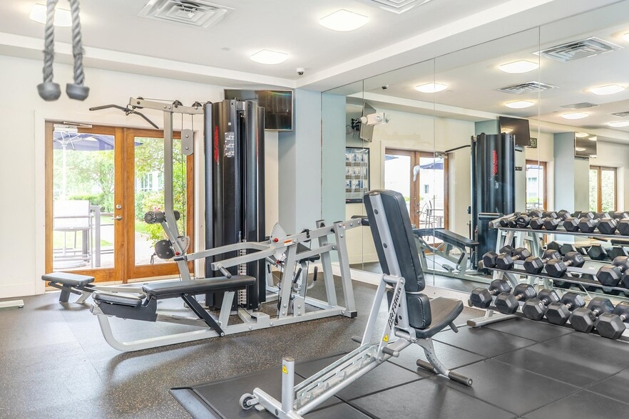 More Photos Of 515 West Ave, Norwalk Unknown For Lease