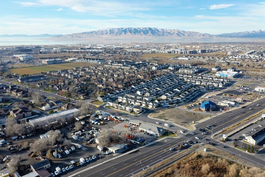 More Photos Of 1299 W State Rd, Pleasant Grove Veterinarian Kennel For Sale