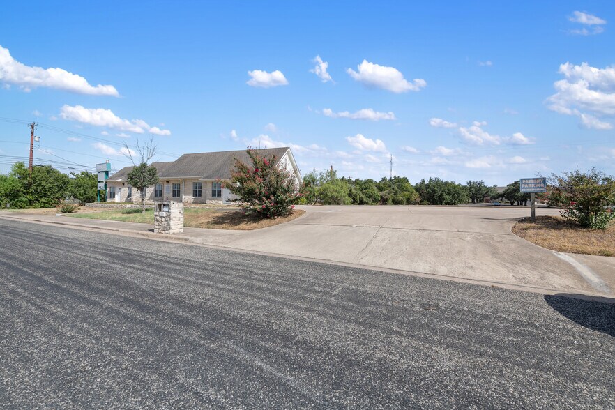 More Photos Of 103 Thousand Oaks Blvd, Georgetown Medical For Lease