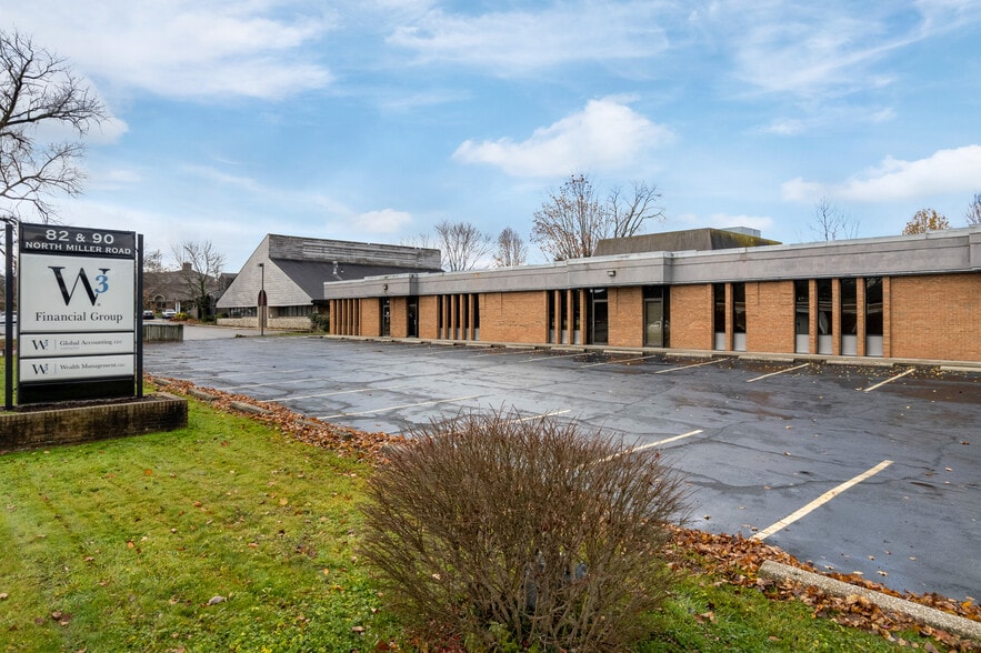 Primary Photo Of 81-90 N Miller Rd, Fairlawn Office For Sale