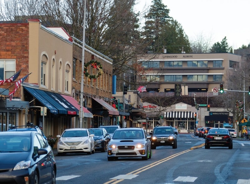 More Photos Of 111-117 Lake St S, Kirkland Storefront Retail Residential For Lease
