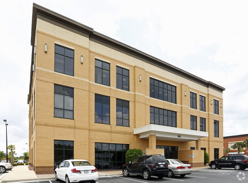 More Photos Of 509 Olde Waterford Way, Leland Office For Lease