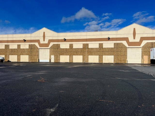 Primary Photo Of 22884 Relocation Dr, Dulles Warehouse For Lease