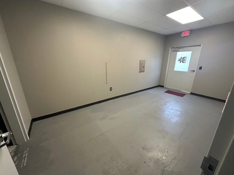 More Photos Of 1706 Dungan Ln, Austin Unknown For Lease