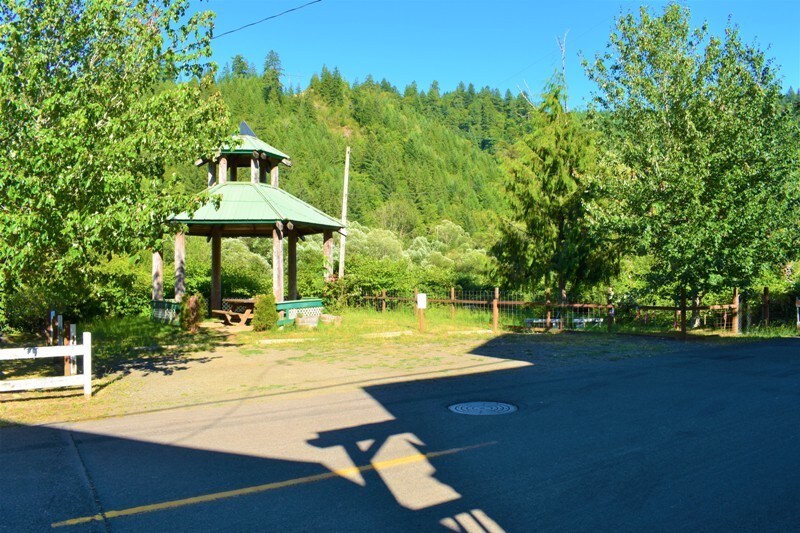 More Photos Of 10780 Highway 126, Mapleton General Retail For Sale