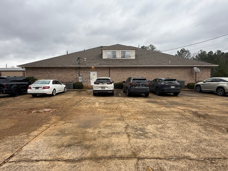 More Photos Of 1423 Palmetto Rd, Tupelo Healthcare For Sale