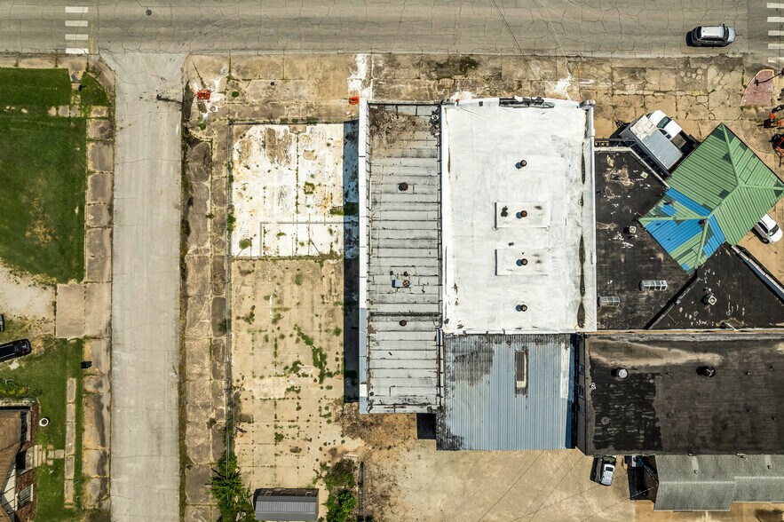 More Photos Of 110 N Okmulgee Ave, Okmulgee Flex For Sale