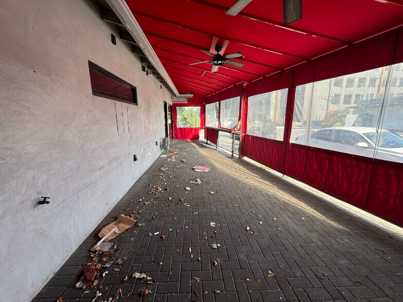 More Photos Of 4001 W Riverside Dr, Burbank Storefront For Lease