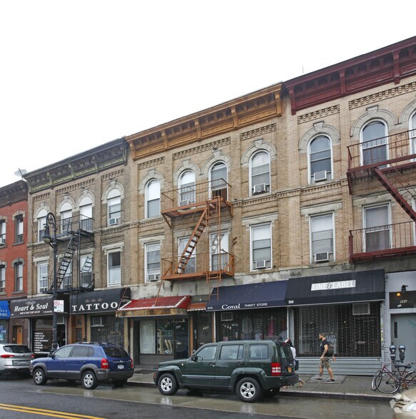 570 Manhattan Ave, Brooklyn, NY 11222 Retail For Lease