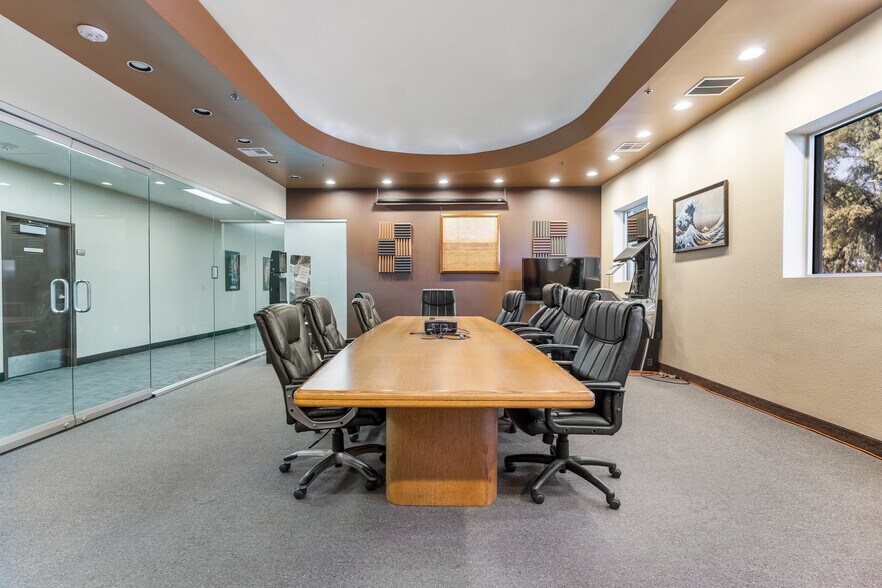 More Photos Of 751 Grier Dr, Las Vegas Warehouse For Lease