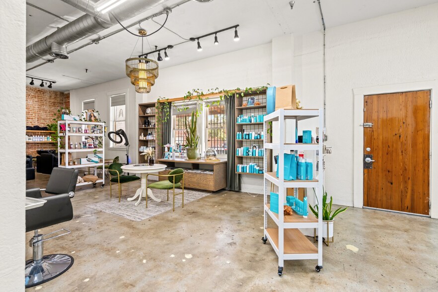 More Photos Of 1113 Vine St, Houston Loft Creative Space For Lease