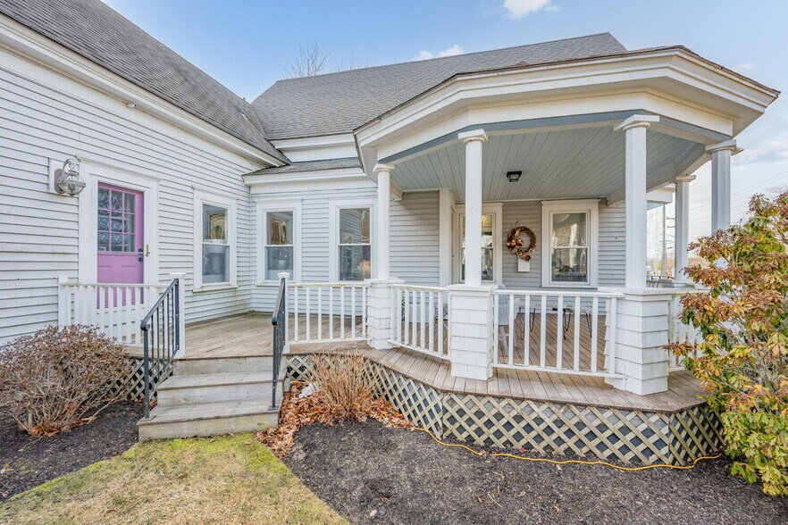 More Photos Of 515 MA-28, Harwich Port Storefront Retail Residential For Sale