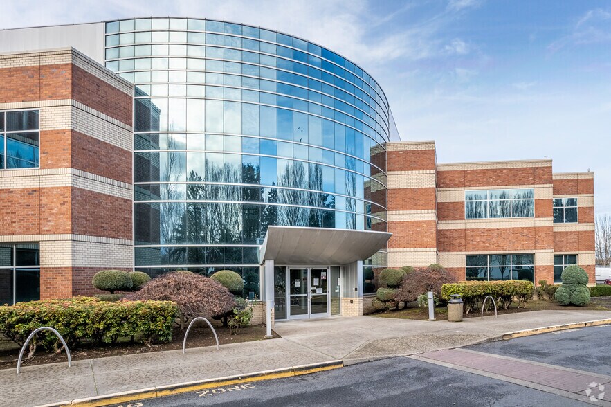 More Photos Of 8338 NE Alderwood Rd, Portland Loft Creative Space For Lease