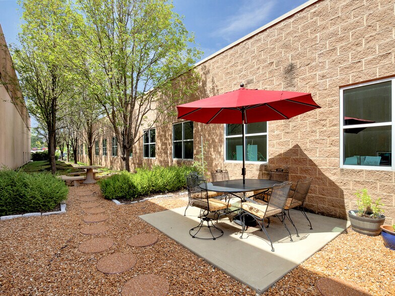 More Photos Of 1010-1092 Old Des Peres Rd, Des Peres Unknown For Lease