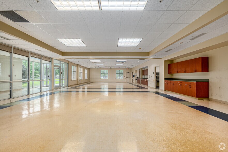 More Photos Of 307 Polly Ln, Lafayette Rehabilitation Center For Sale