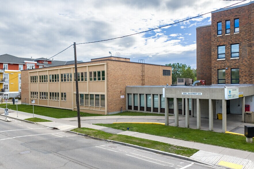 Primary Photo Of 2202 2nd St SW, Calgary Hospital For Lease