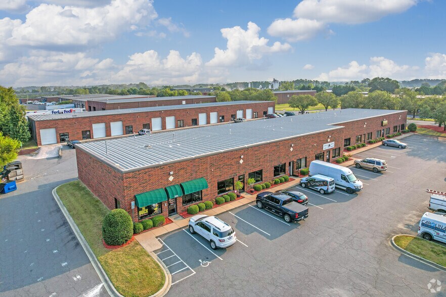 More Photos Of 330-344 Springhill Farm Rd, Fort Mill Light Distribution For Sale