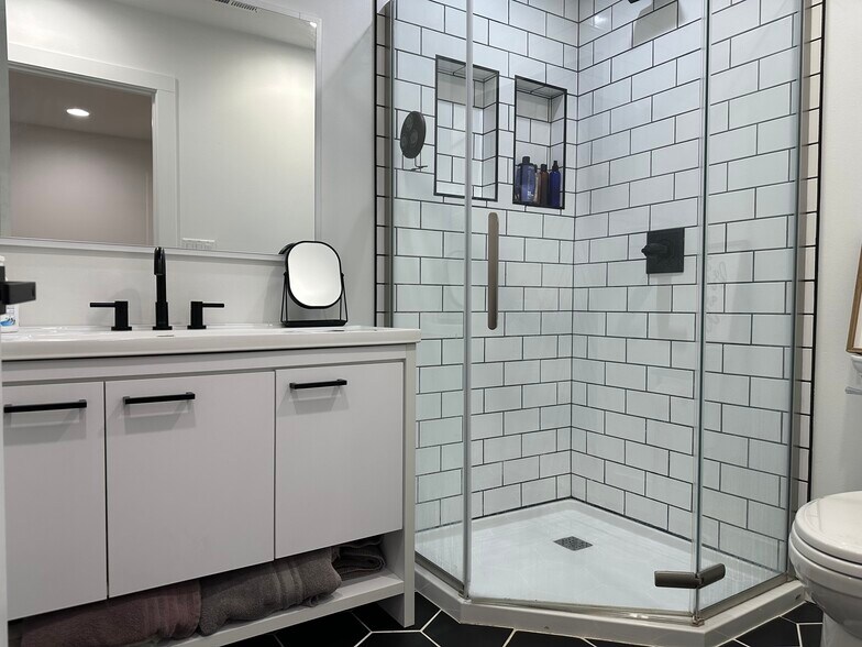 More Photos Of 10931 Telegraph Rd, Erie Flex For Sale