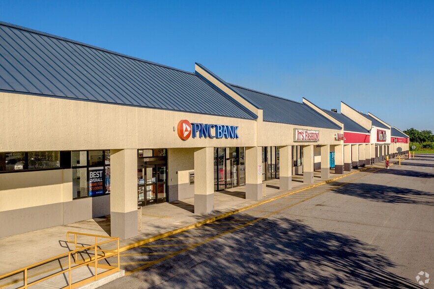 More Photos Of 900-942 S Main St, Belle Glade General Retail For Lease