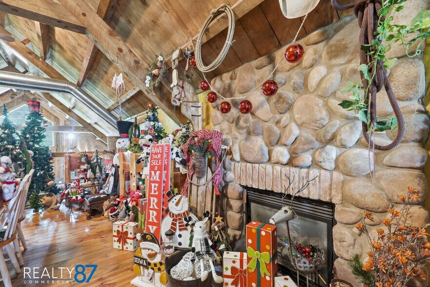 More Photos Of 495 Miller Rd, Hiawatha Specialty For Sale