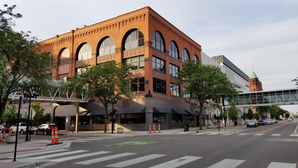 Primary Photo Of 230 2nd St SE, Cedar Rapids Office For Lease