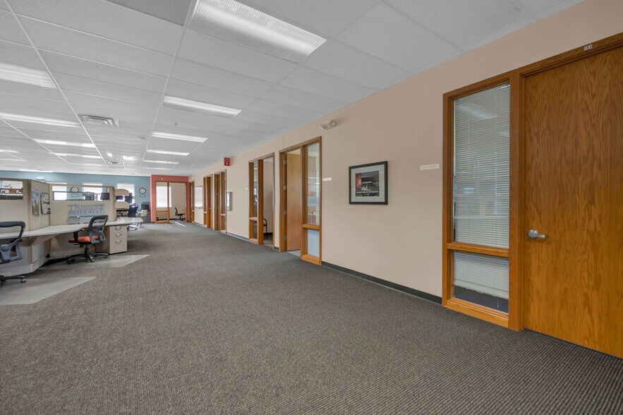 More Photos Of 1445 Kemper Meadow Dr, Cincinnati Loft Creative Space For Sale
