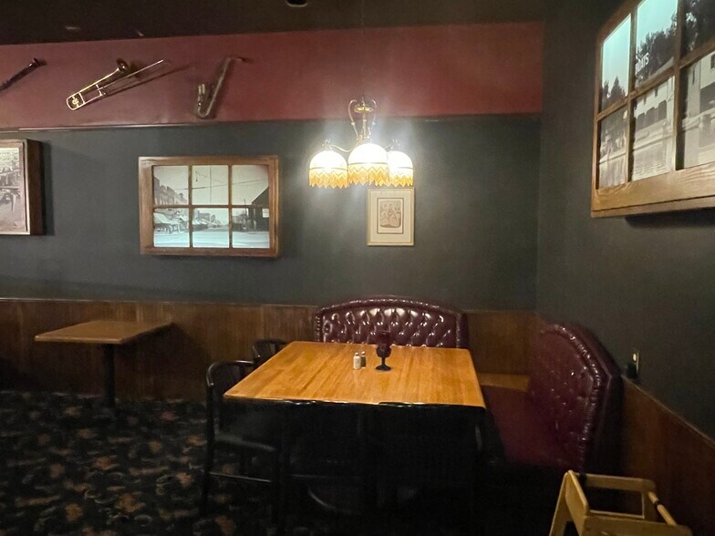More Photos Of 1001 30th Ave S, Moorhead Restaurant For Sale