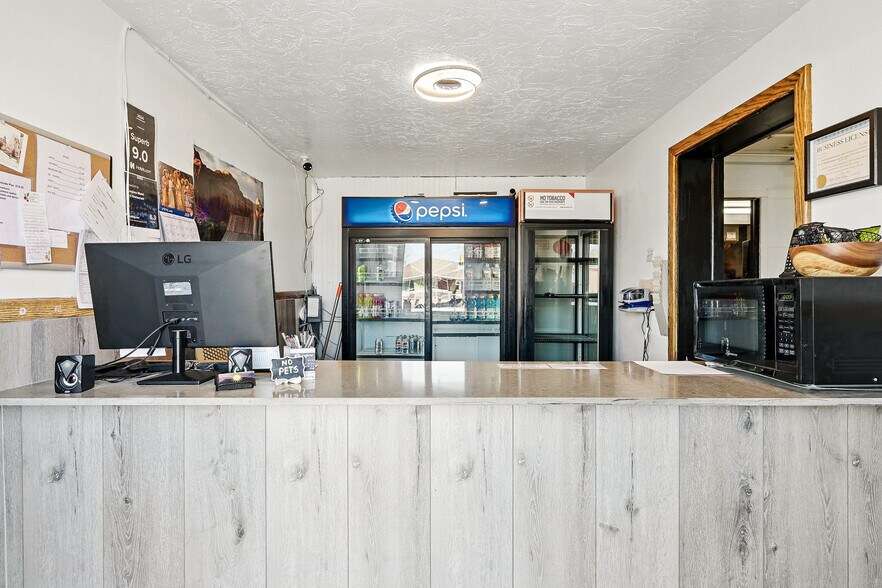 More Photos Of 91 E Main St, Bicknell Hotel For Sale