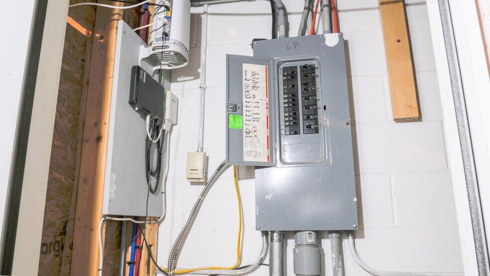 More Photos Of 440 Dry Bridge Rd, North Kingstown Warehouse For Sale