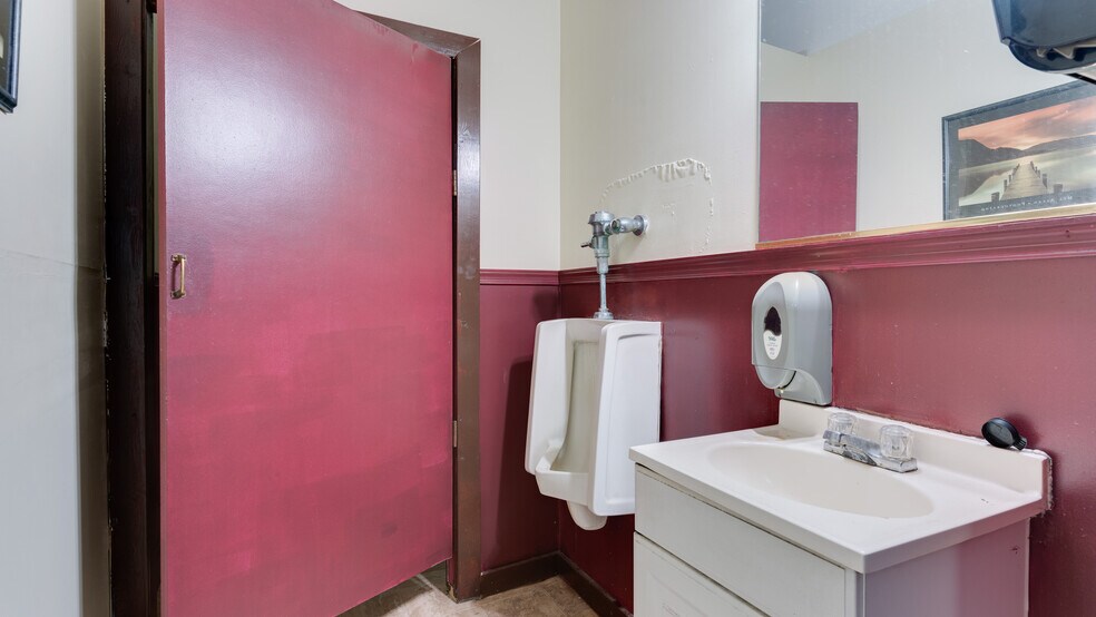 More Photos Of 11735 Hg Trueman Rd, Lusby Freestanding For Sale