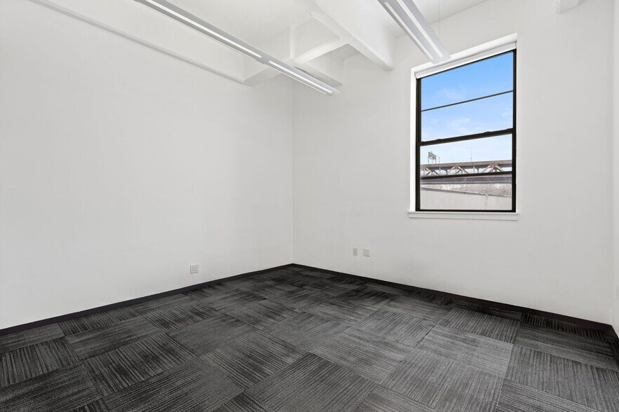 More Photos Of 11-17 43rd Ave, Long Island City Office For Lease