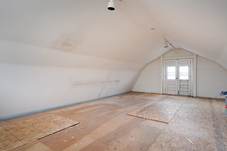 More Photos Of 2711 W College St, Bozeman Restaurant For Sale