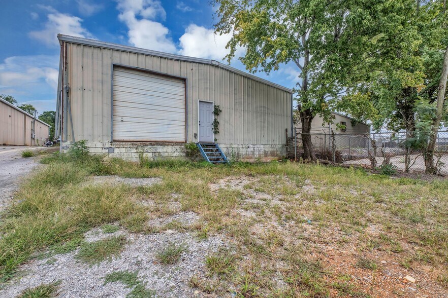 More Photos Of 1409 Buffalo Rd, Lawrenceburg Warehouse For Lease