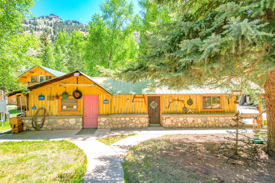 More Photos Of 860 County Road 142, Lake City Hotel For Sale