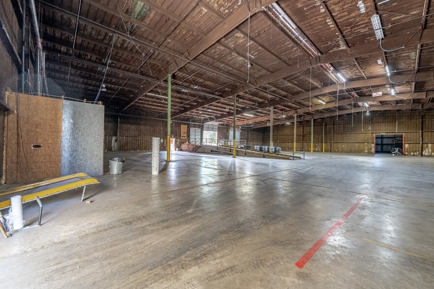 More Photos Of 4612 Richard Ave, Alexandria Warehouse For Lease