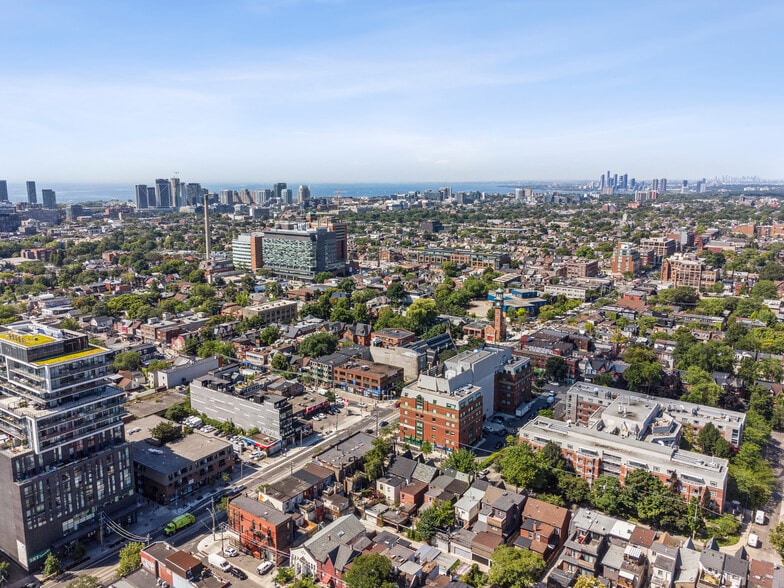 More Photos Of 335 College St, Toronto Apartments For Sale
