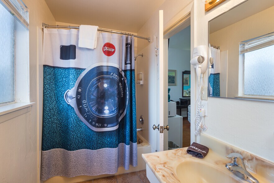 More Photos Of 166 S 400 E, Moab Hotel For Sale