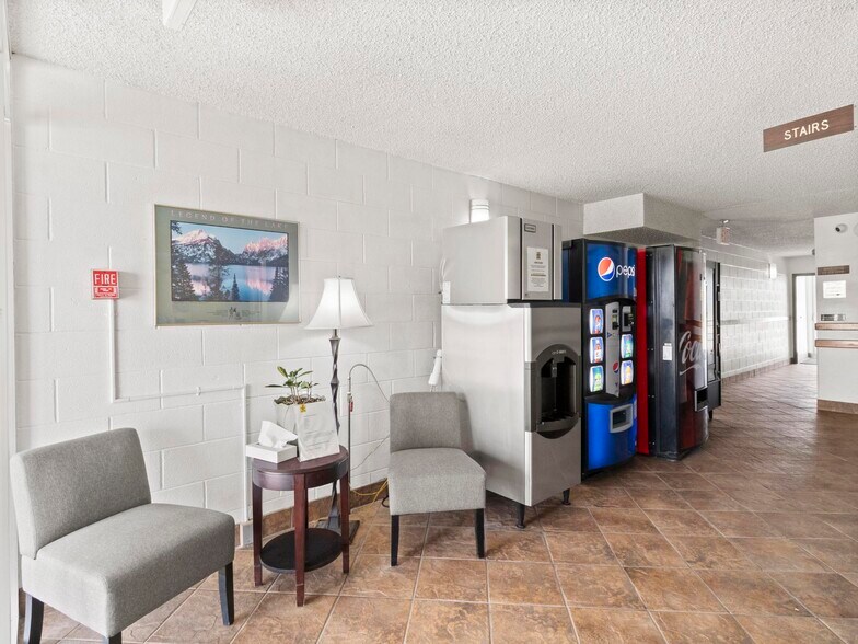 More Photos Of 1904 E Cedar St, Rawlins Hotel For Sale