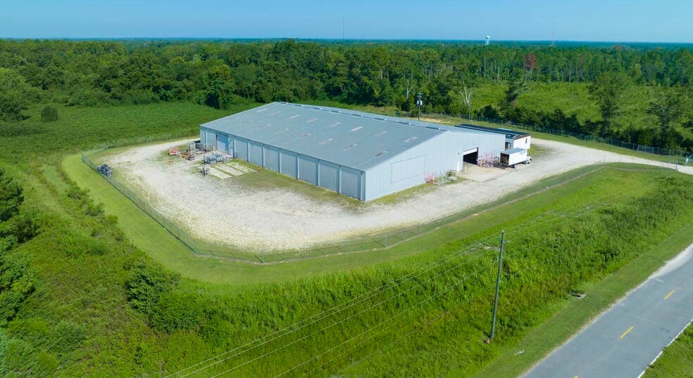 More Photos Of 824 Mary Helen Dr, Chipley Warehouse For Lease