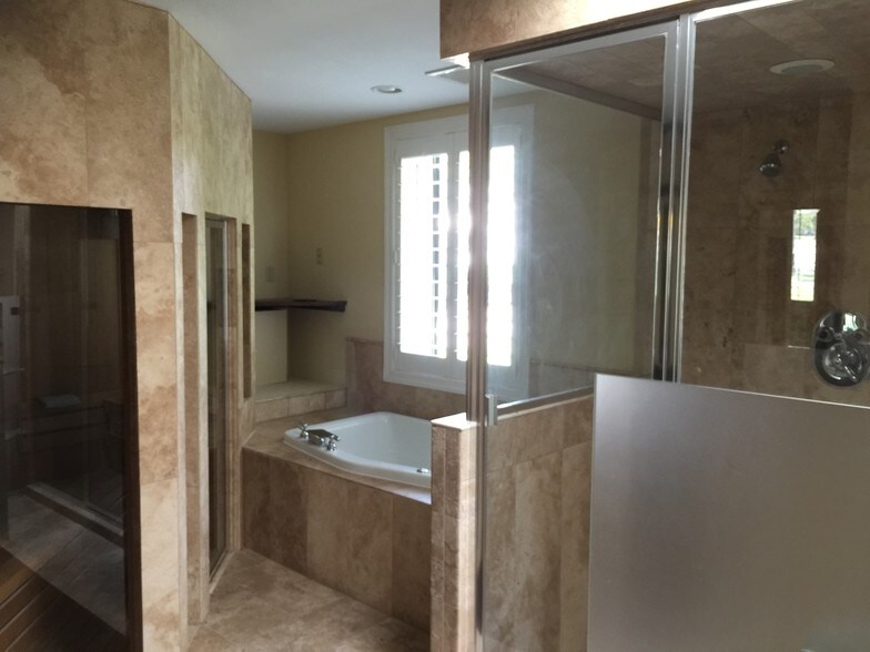 More Photos Of 2040 N Ferry St, Anoka Office For Sale