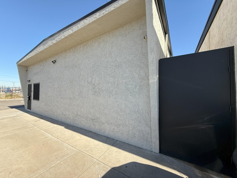 More Photos Of 1496 Harbor Ave, Long Beach Warehouse For Sale