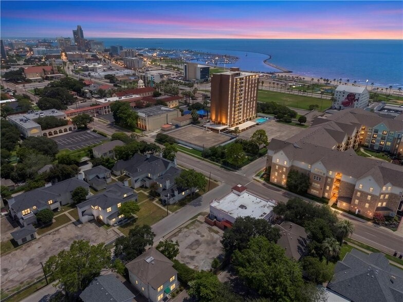 More Photos Of 801 S Carancahua St, Corpus Christi Apartments For Sale