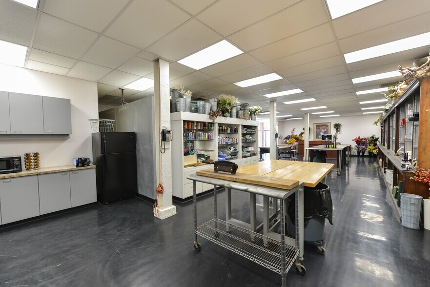 More Photos Of 2734 Lasalle St, Saint Louis Showroom For Sale