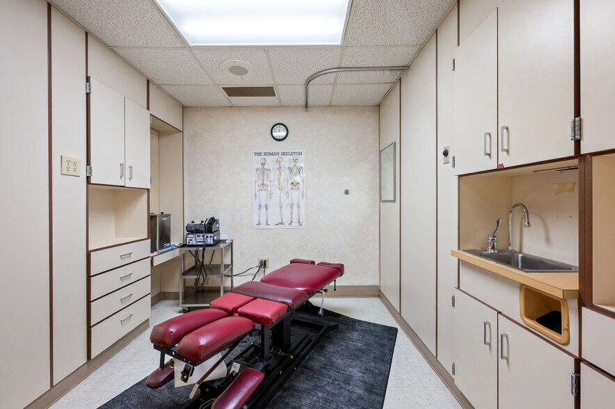 More Photos Of 5410 N Tryon St, Charlotte Medical For Sale