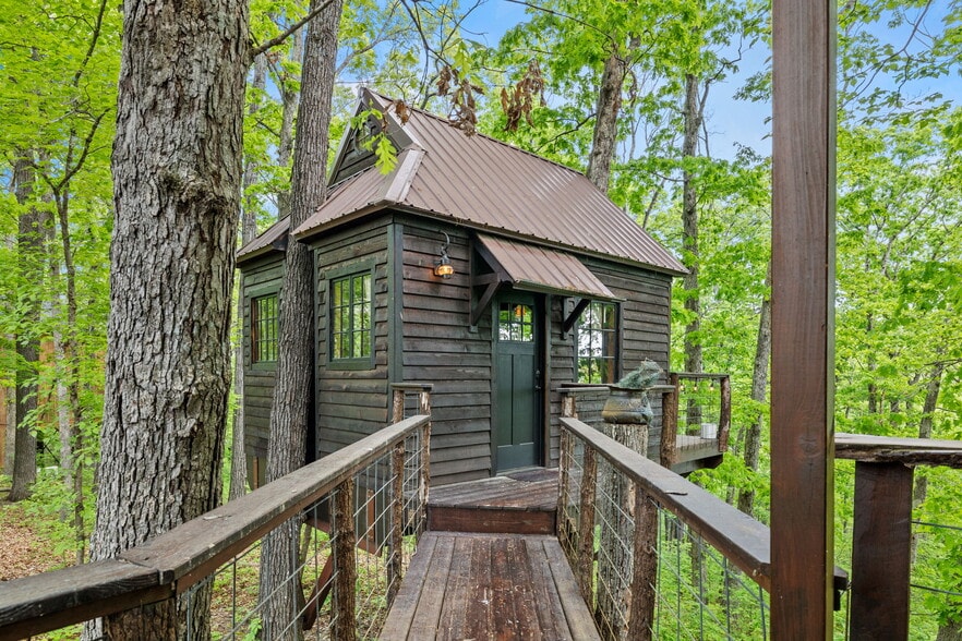 More Photos Of 22468 State Highway 112, Cassville Specialty For Sale