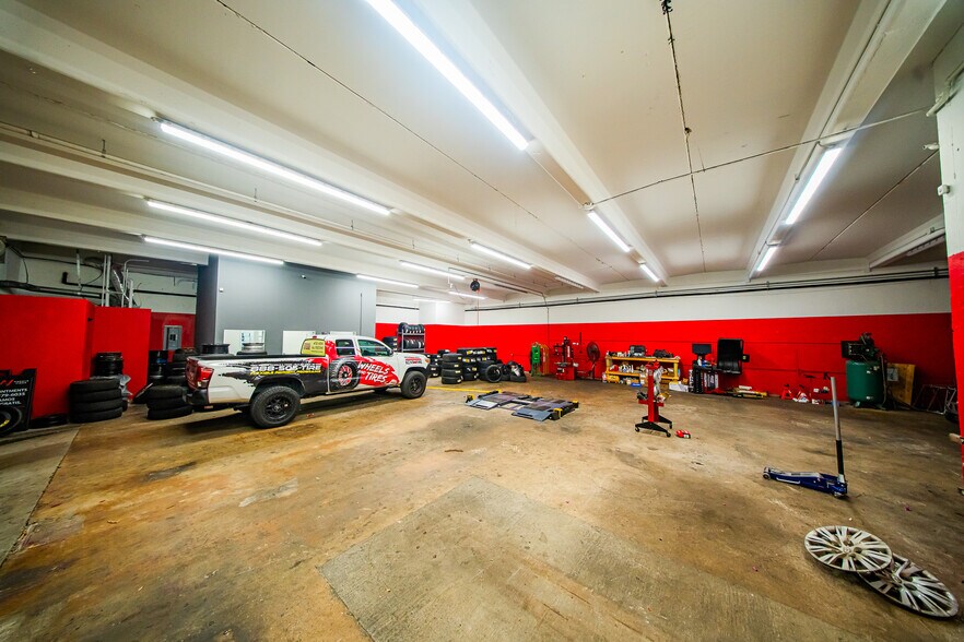 More Photos Of 101 NW 27th Ave, Miami Auto Repair For Sale