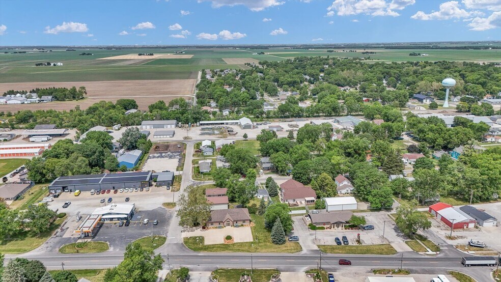 More Photos Of 606 W Oak St, Fairbury Office For Sale