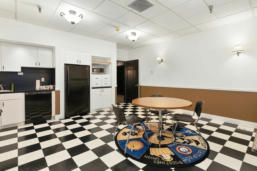More Photos Of 600 A Ave, Lake Oswego Office For Lease